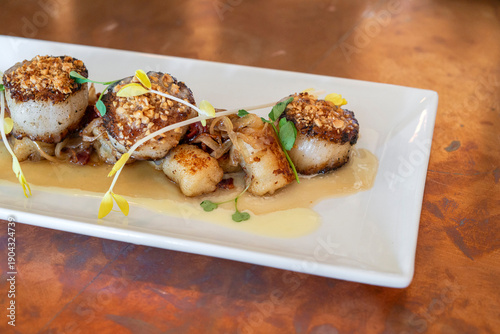 Εκτύπωση καμβά Upscale seared scallop dish on copper counter top