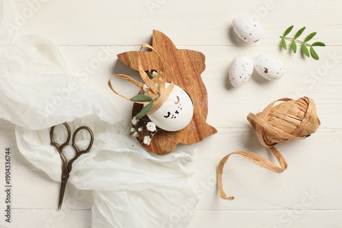 Creative Easter eggs with r...