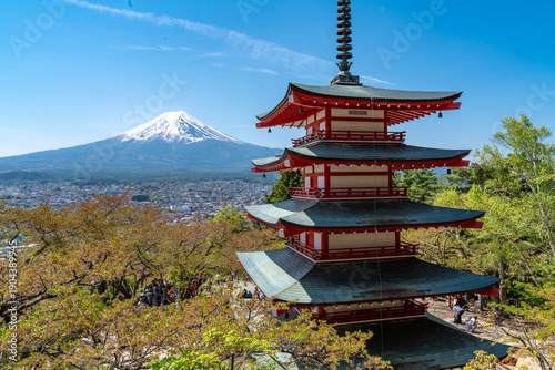 Pagoda Chureito and Mount Fuji (Prefecture of Yamanashi): the iconic Japanese landmark, located in Arakurayama Sengen park.