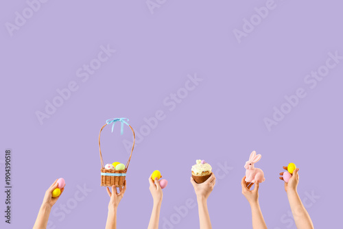 Female hands with Easter eg...