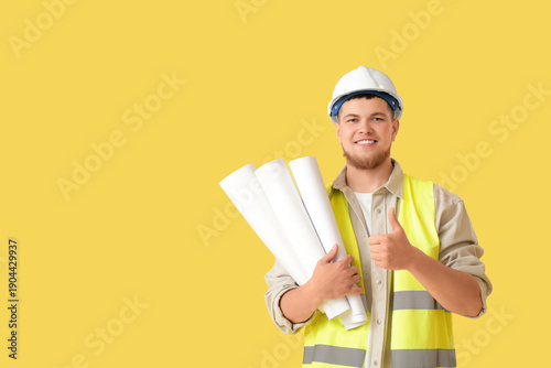 Male contractor with house ...