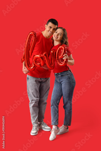 Young couple with air ballo...