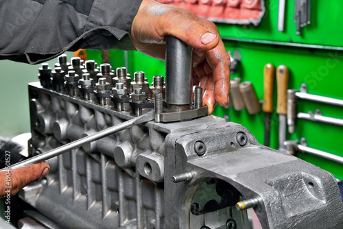Canvas-taulu repair of fuel pump of eight-cylinder diesel engine installation of sections in