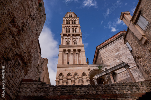 Fotografia Bell Tower of Cathedral of Saint Domnius in Diocletian's Palace - Split, Croatia