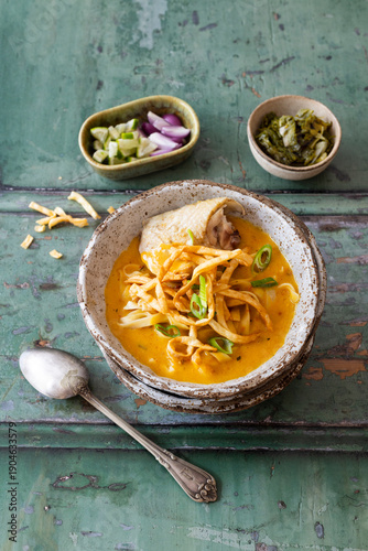 Khao Soi Curry mit Hühnchen (Gaeng Khao Soi)