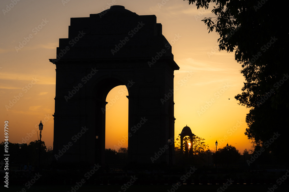 Fototapeta premium India Gate and Netaji Subhas Chandra Bose Canopy silhouette during sunrise - New Delhi, India