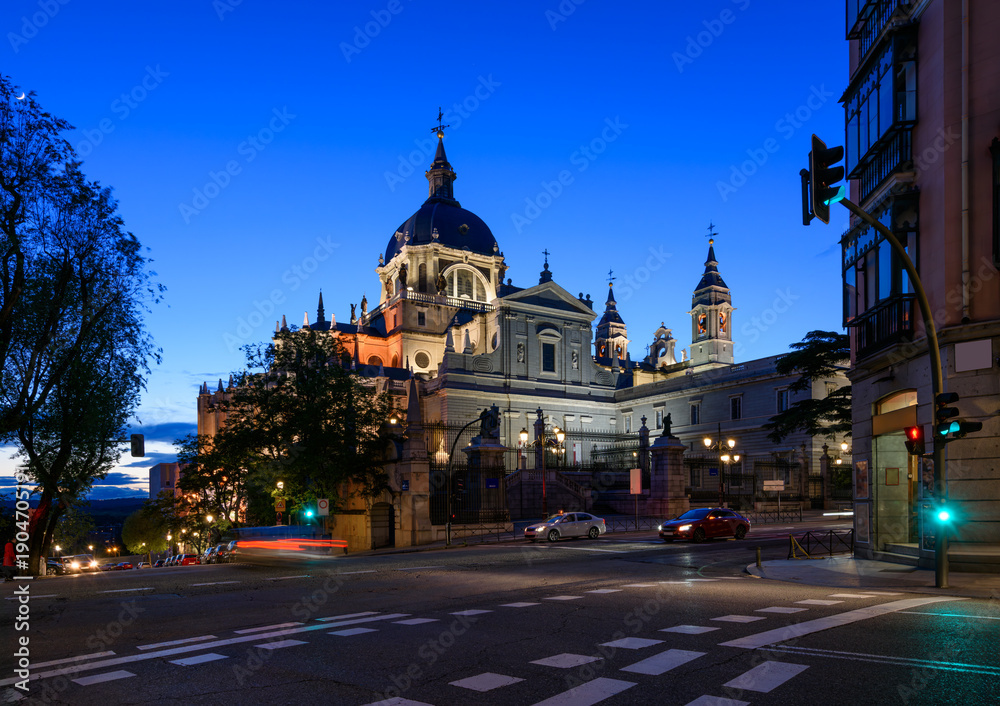 Obraz premium Cathedral Santa Maria la Real de La Almudena in Madrid, Spain. Night cityscape of Madrid