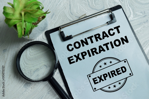 Фотография Concept of contract expiration with expired stamp write on clipboard isolated on Wooden Table