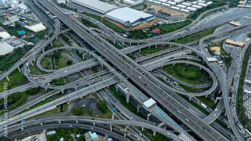Fotografía Aerial View of Complex Highway Interchange with Multiple Overpasses and Traffic