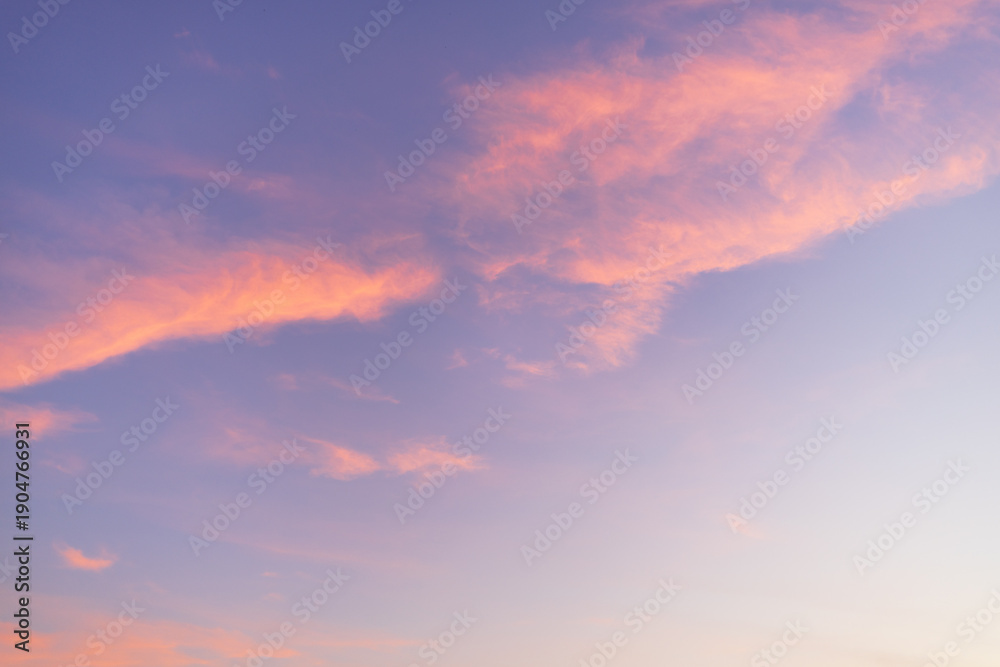 Obraz premium Pink and Purple Sunset Sky with Soft Wispy Clouds,Beautiful twilight sky in shades of purple and pink with soft, wispy clouds during sunset. Ideal for use as a peaceful nature background, atmospheric 
