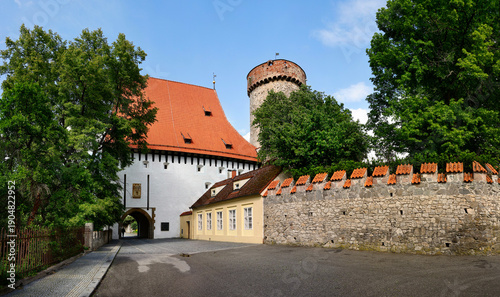 Fotografía Medieval Kotnov Castle with tower and Bechyne Gate guarding the historic town of