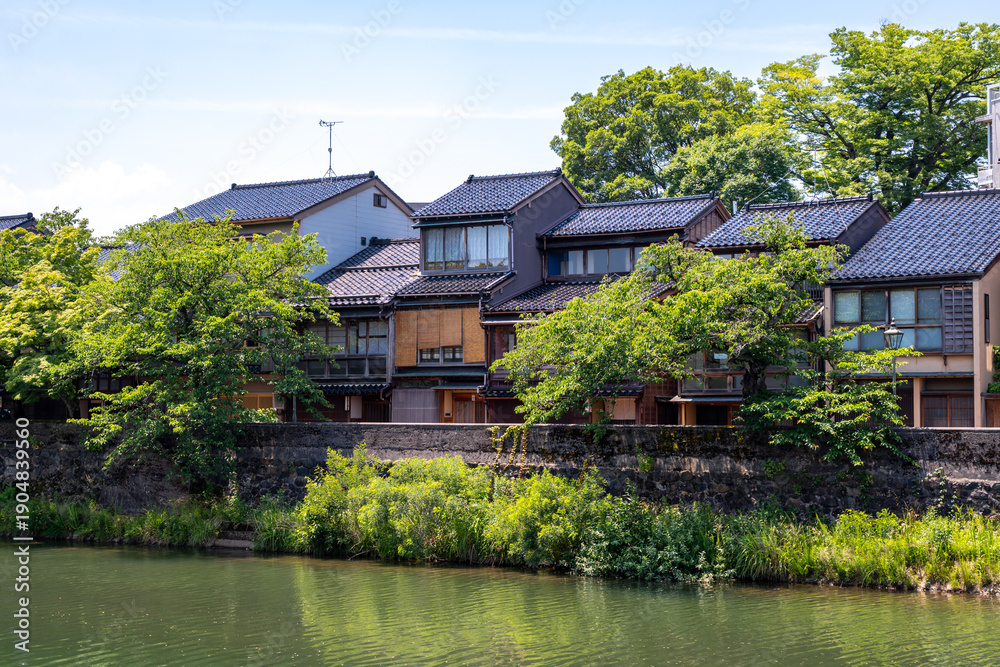 Obraz premium Old Kazue-machi district and Asano River in Kanazawa, Japan