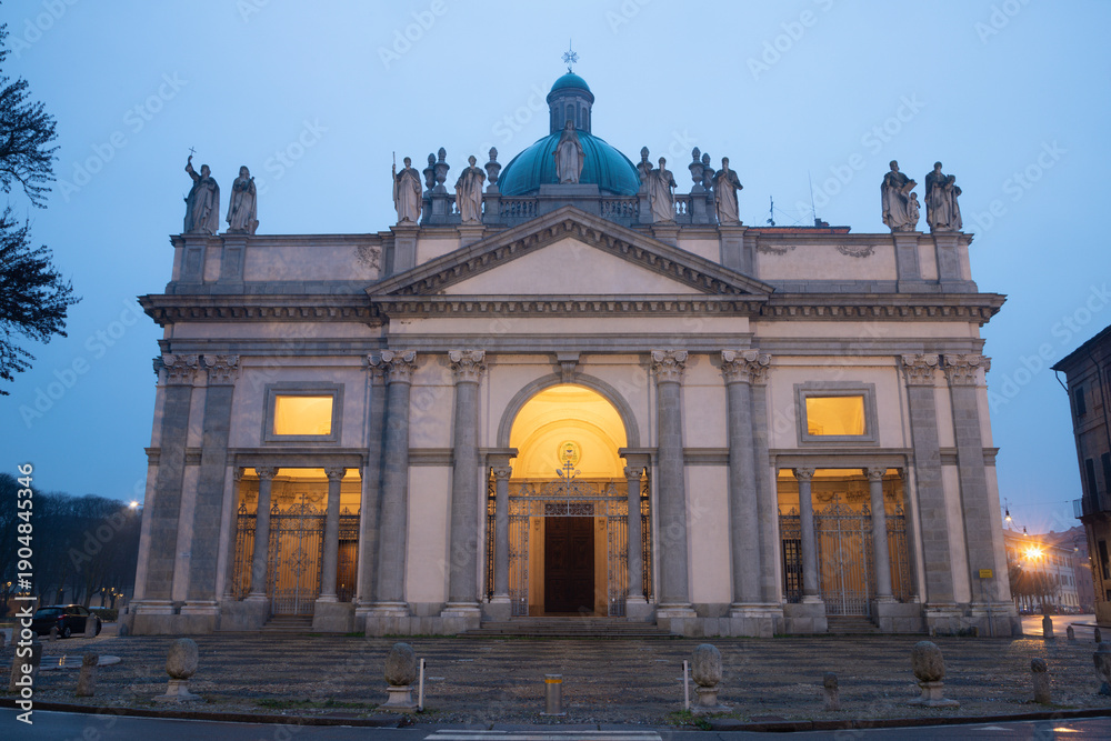 Obraz premium Vercelli - The St. Eusebius cathedral at dusk. 