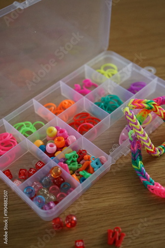 weaving children's bracelets from rubber bands