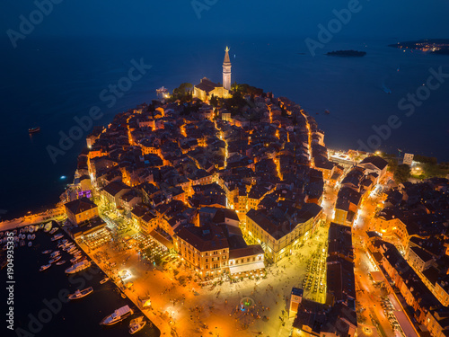 Fotografia Aerial view of Rovinj old town at night, Croatia