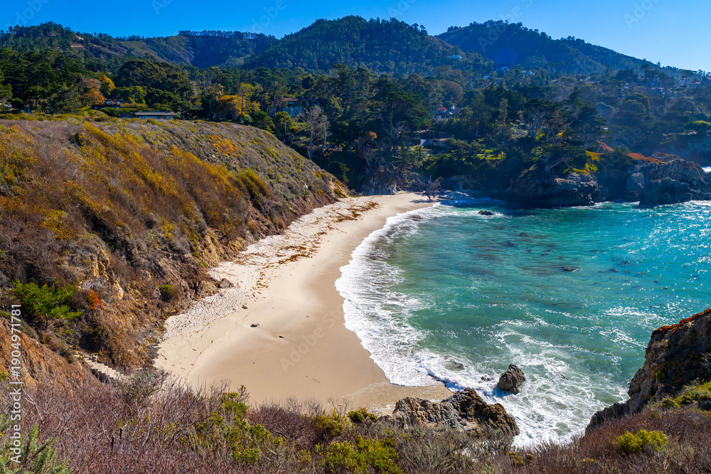 Fototapeta premium Turquoise Waters and Emerald Green Cove at China Cove