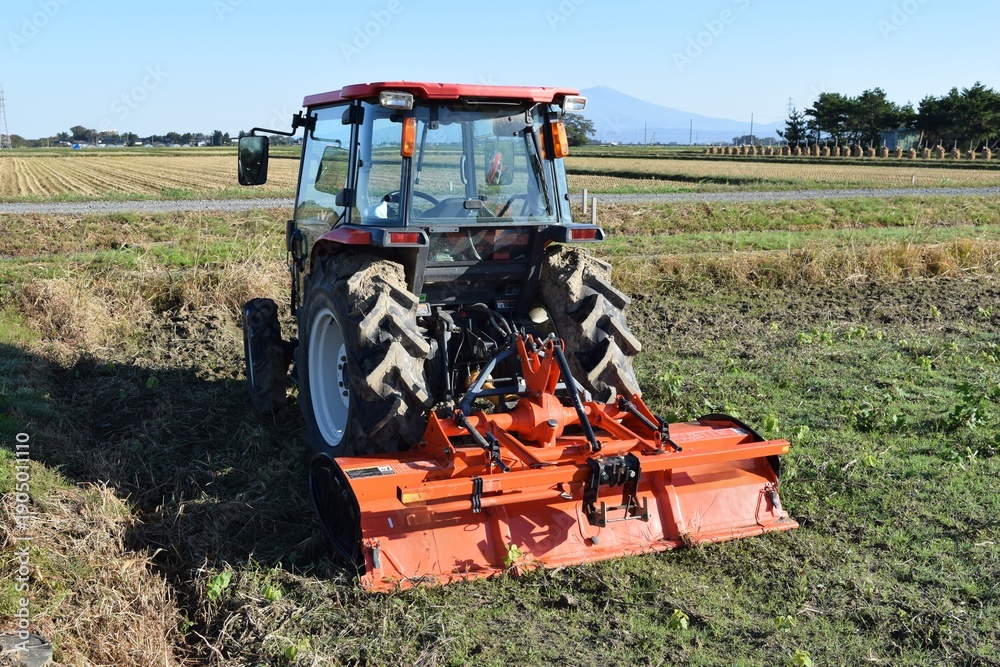 Fototapeta premium 農業機械 トラクター