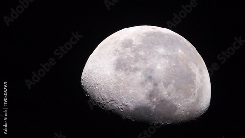 Footage of waning gibbous moon on 6 February 2026. The illuminated surface of the moon is 78% and getting smaller. The lunar cycle is 19 days old