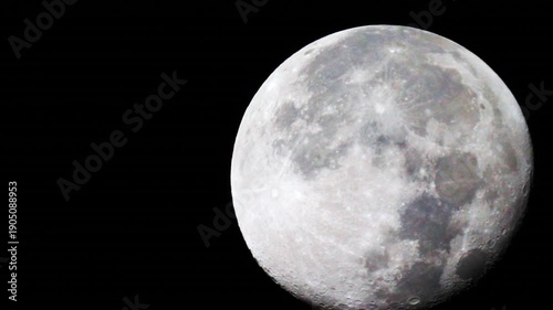 Full moon on 4 February 2026. The illuminated surface of the moon is 92% and getting smaller. The lunar cycle is 17 days old