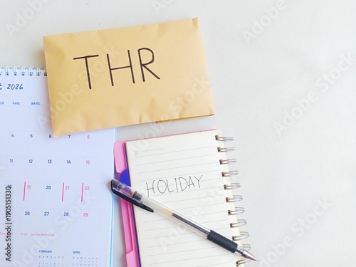 Tableau sur toile Brown envelope labeled “THR” placed with calendar and gift box
