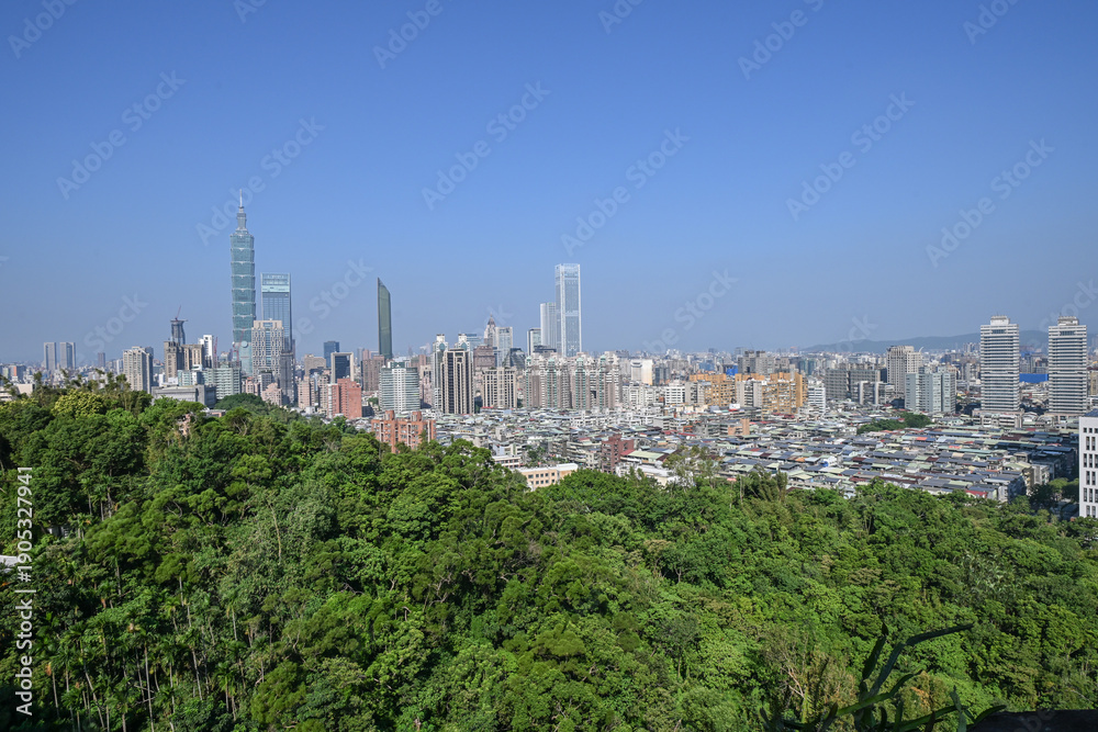 Fototapeta premium Landscape View Of Taipei City On Four Beasts Hiking Trail From Songshan Fengtian Temple (Elephant, Tiger, Leopard, Lion, Sishou Mountain Trail), Taipei, Taiwan