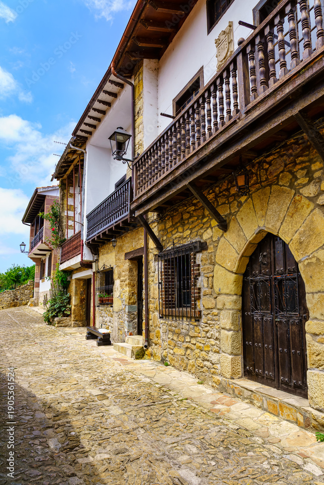 Obraz premium Medieval houses with wooden balconies and impressive doors in the village of Santillana del Mar, Cantabria.