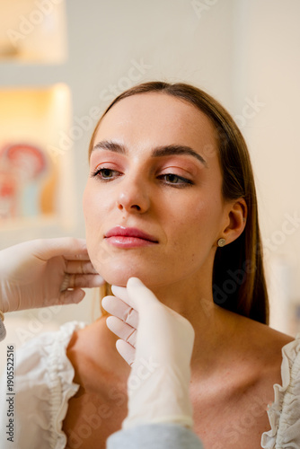 Quadro su tela Doctor performs chin and jaw contouring for balanced facial aesthetics
