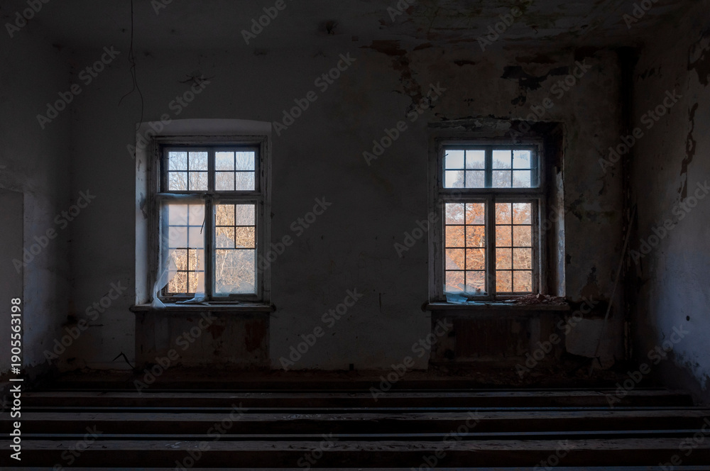Fototapeta premium Abandoned Historic Palace in Eastern Europe