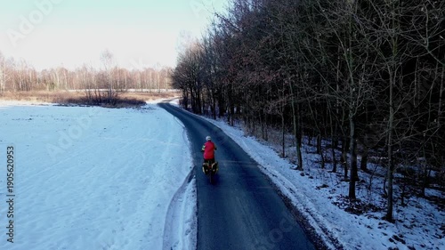 Wycieczka rowerowa w zimie na Śląsku w Polsce.