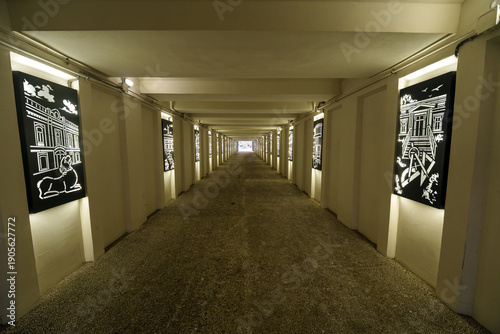 Tableau sur toile A long, modern pedestrian underpass with a perfectly symmetrical perspective
