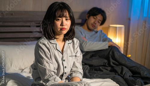 寝室で怒っている妻