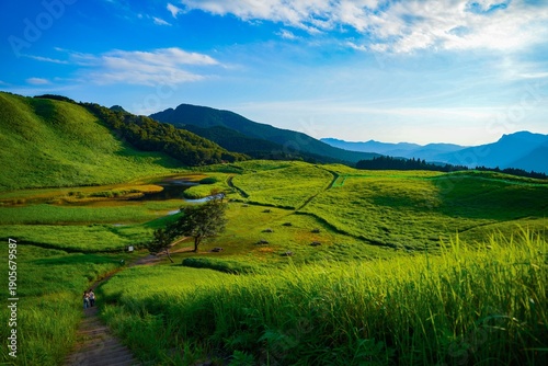 奈良 曽爾高原の絶景 青々とした草原と夏の空