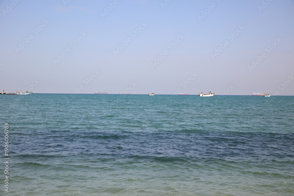 Obraz premium Boats, Ships and the Red Sea