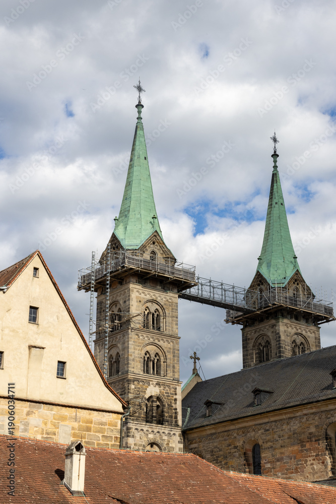 Obraz premium Bamberg Cathedral (Bamberger Dom) in Bamberg, Bavaria, Germany, 13th century Romanesque cathedral featuring the famous Bamberg Horseman statue and tomb of Emperor Henry II in UNESCO old town.