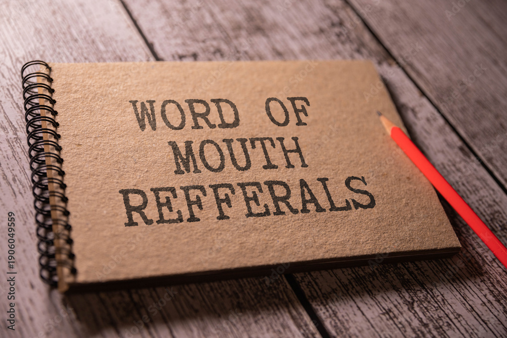Obraz premium mouth refferals word written on wood block. mouth refferals text on table, concept