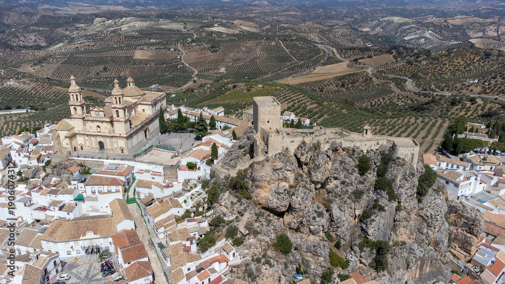 Fototapeta premium Rocky Castle Ridge Above Whitewashed Houses
