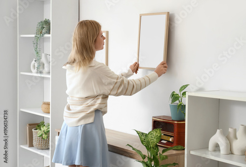 Female interior designer ha...