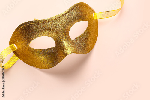 Golden carnival mask for Ma...