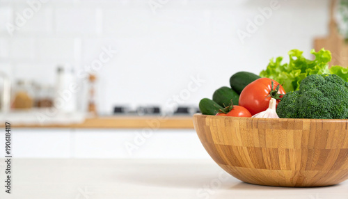 Bilde på lerret 木のボウルに盛られた新鮮な野菜 キッチン背景の文字入れ用ヘルシー素材