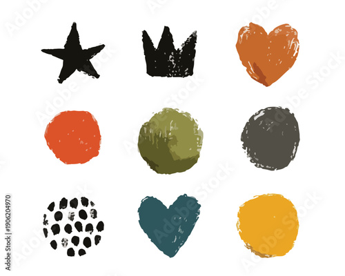 투명한 배경에 어울리는 손으로 직접 그린 듯한 거친 질감의 검은색 별과 왕관 그리고 알록달록한 하트와 원형 모양의 크레용 일러스트레이션 아이콘 세트 디자인 소스입니다.