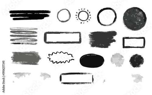 Colección de pinceladas de tinta negra y formas geométricas dibujadas a mano sobre un fondo transparente para proyectos de diseño gráfico creativo.