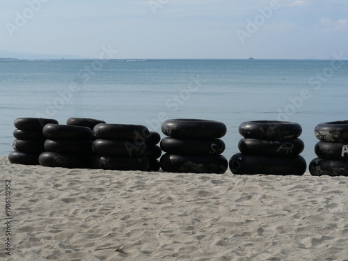 Foto Rubber swim tubes provide buoyant safe fun flotation for swimming recreation pools beaches water activities