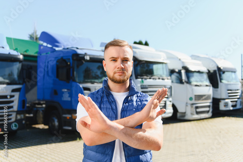 Billede på lærred Trucker making stop gesture protesting transportation strike