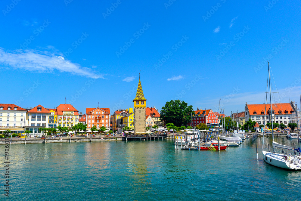 Obraz premium Hafen der Insel Lindau am Bodensee in Bayern