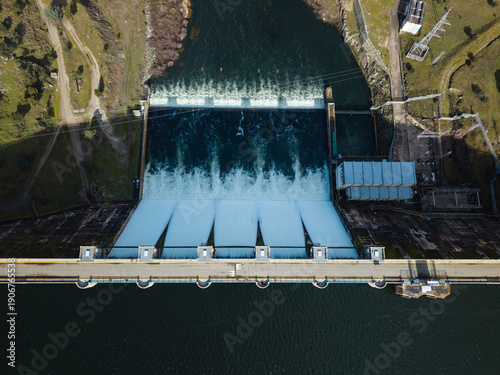 Fotografie Santa Teresa Reservoir dam spilling water hydroelectric energy
