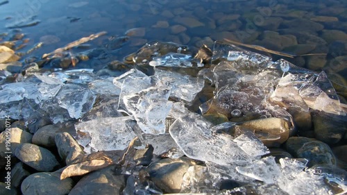 冬の風景　湖と氷