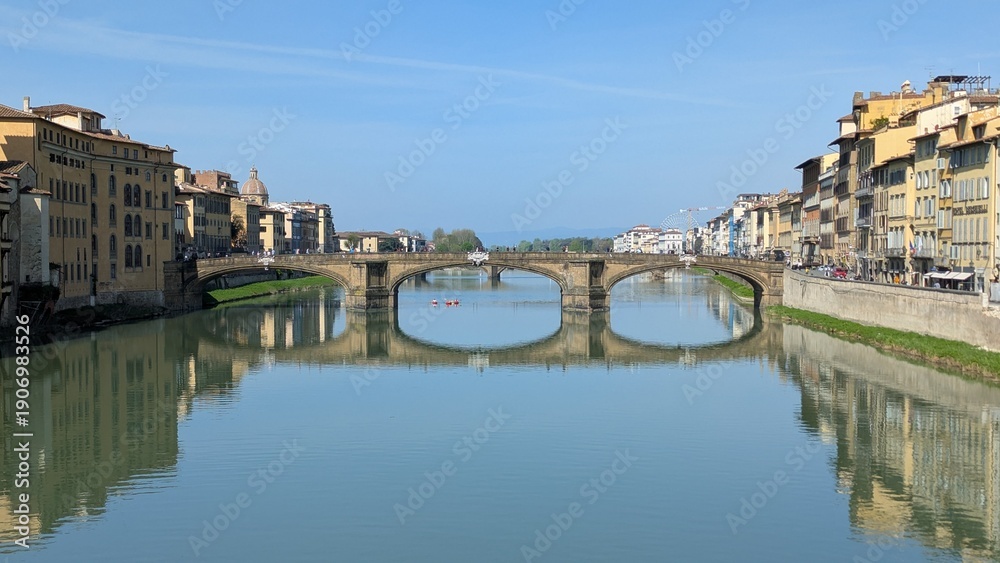 Obraz premium Bridge reflecting in the river