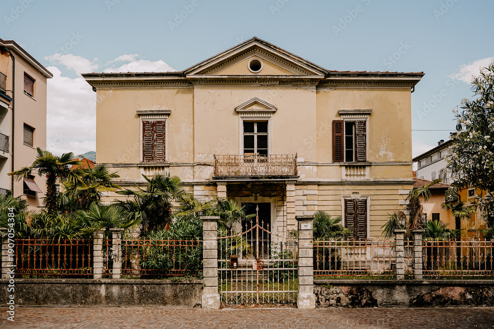 Fototapeta premium Rustic Italian Villa with Ivy