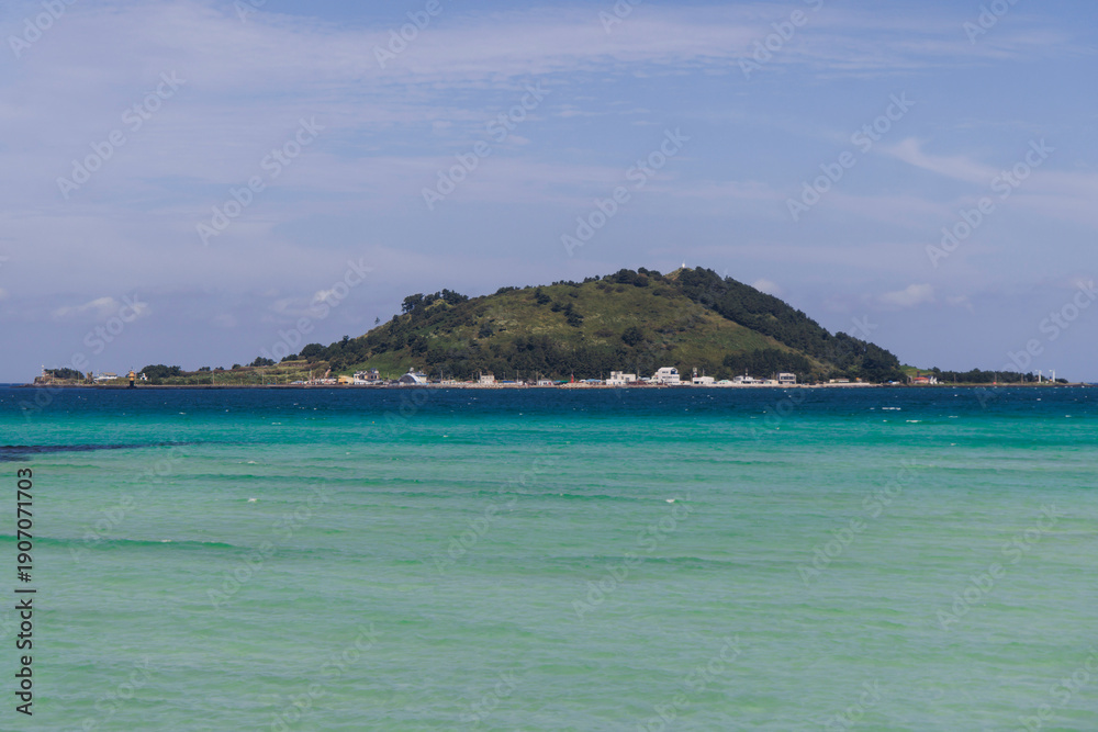 Fototapeta premium Jeju Island, Hyeopjae Beach, Hallim, white sand beach and sea, Hallim-ro, Hallim-eup, Geumneung Beach, Jeju-do, South Korea, Jeju Province, landscape view in a sunny day, and Biyangdo island