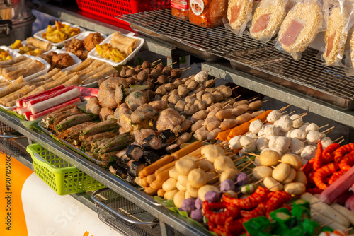 Cuadro en lienzo Phnom Penh, Cambodia, 4th January 2026 - Cooked food for sale at a food stall in